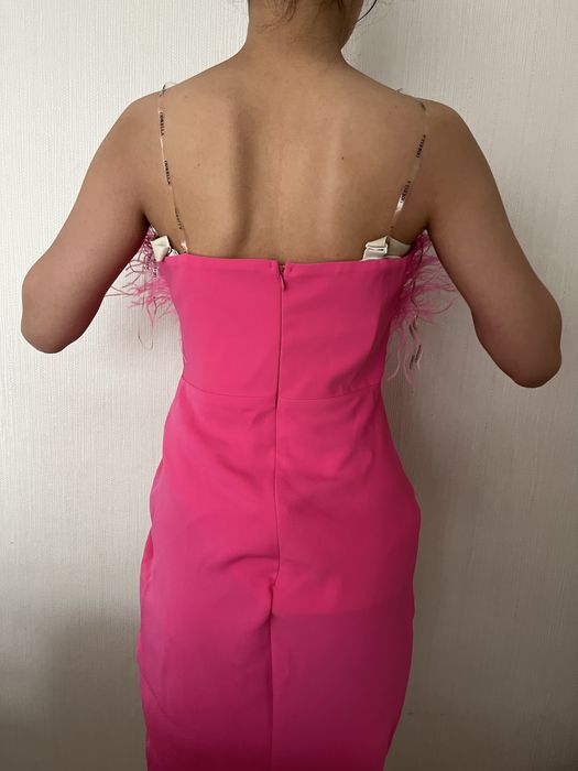 Ярко розовое платье Barbie style