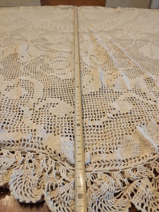 Елипсовидна плетена покривка.