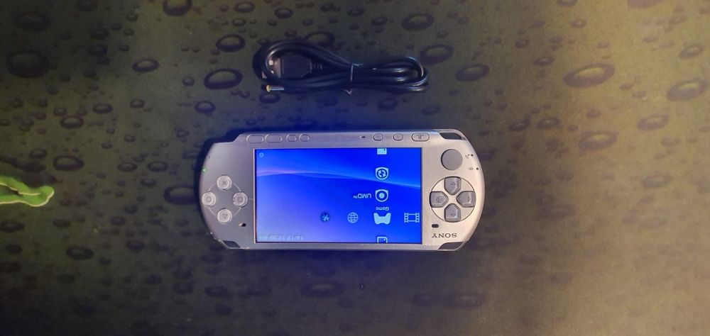 Vând Playstation Portabil (PSP) Seria 3001 Modat Complet
