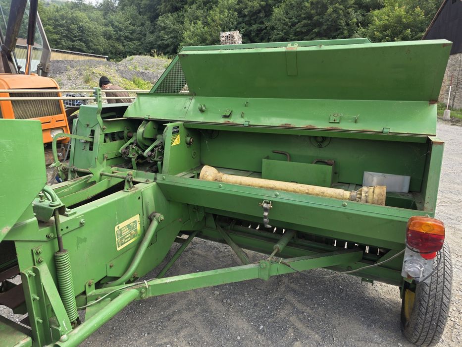 Balotiera John Deere 219 cu aruncator baloti pătrați
