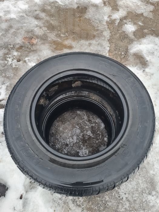 Продам две шины.