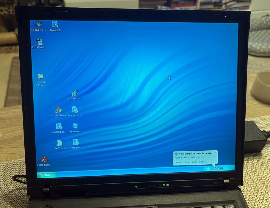 Laptop IBM ThinkPad R51 original cu Windows XP si incarcator nou Iasi ...