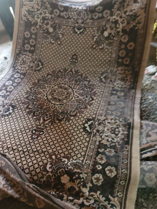 Gilam sotiladi srochna