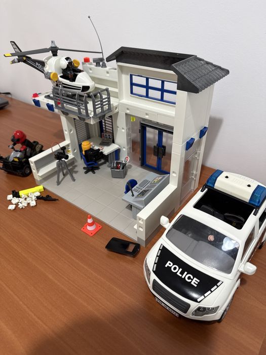 Lego-Playmobile- sectia de politie