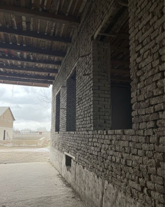 Срочно, ховли сотилади. Кармана