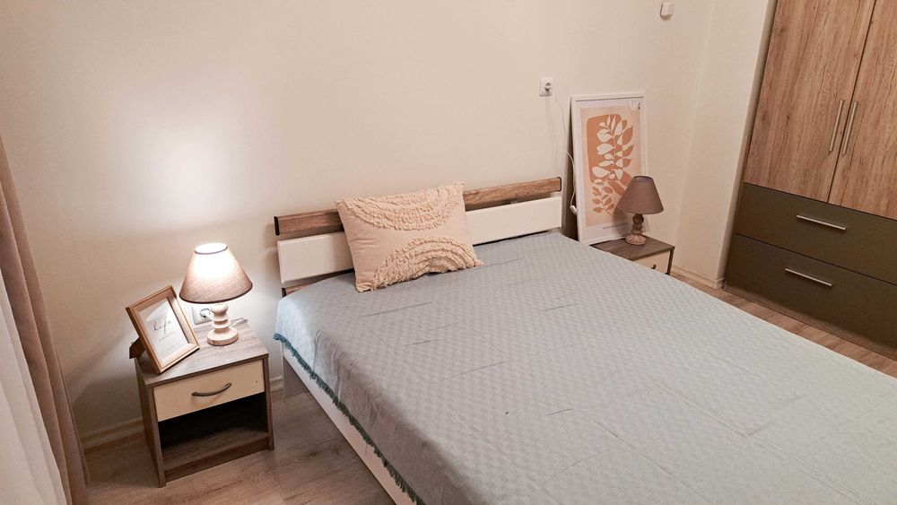 Стилен и светъл апартамент в центъра в непосредствена близост до СМГ