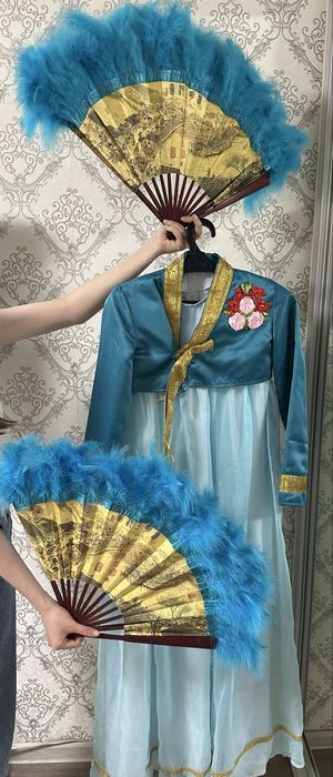 Продается корейский костюм с веером