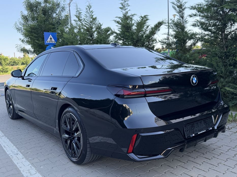 BMW SERIA 7 - 740d xDrive m-paket pro l individual l usi electrice I sky