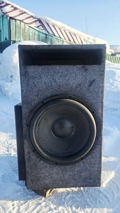 Продам сабвуфер вместе с усилителем.