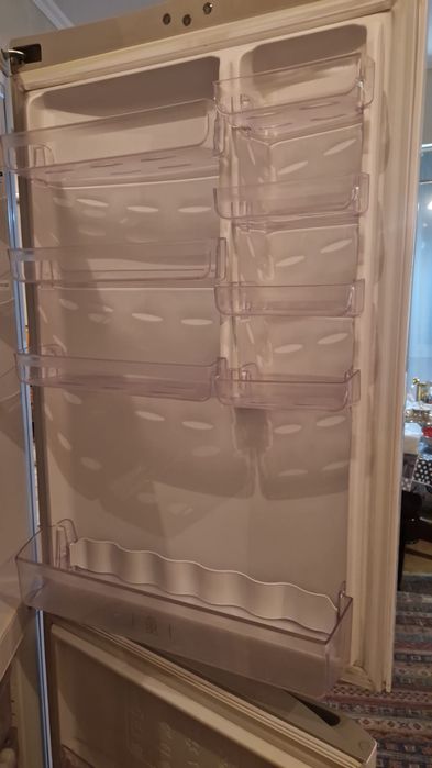 Продам холодильник Hotpoint Ariston