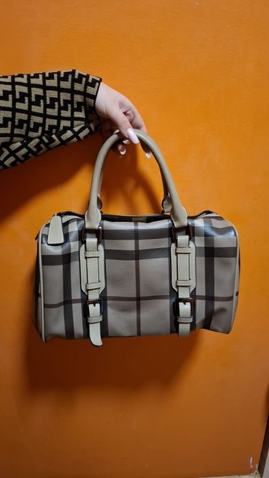 Geantă femei de mana  Burberry Chester Boston Smoked Check – stare foarte bună