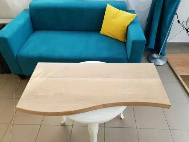 Blat din lemn masiv de pin pentru spatii de lucru/spatii comerciale