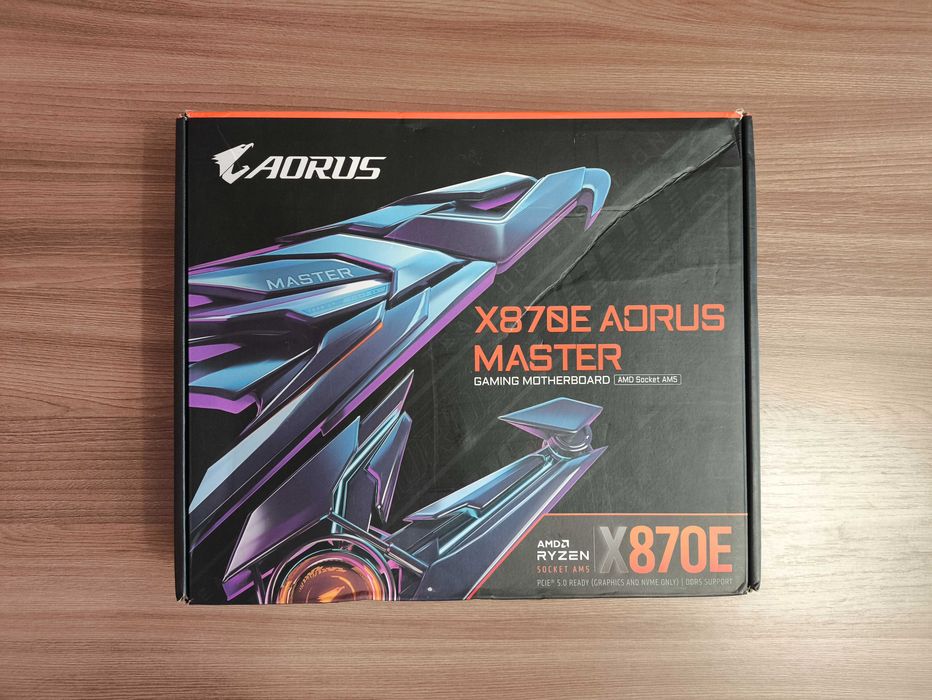 Gigabyte X870E Aorus Master материнская плата.