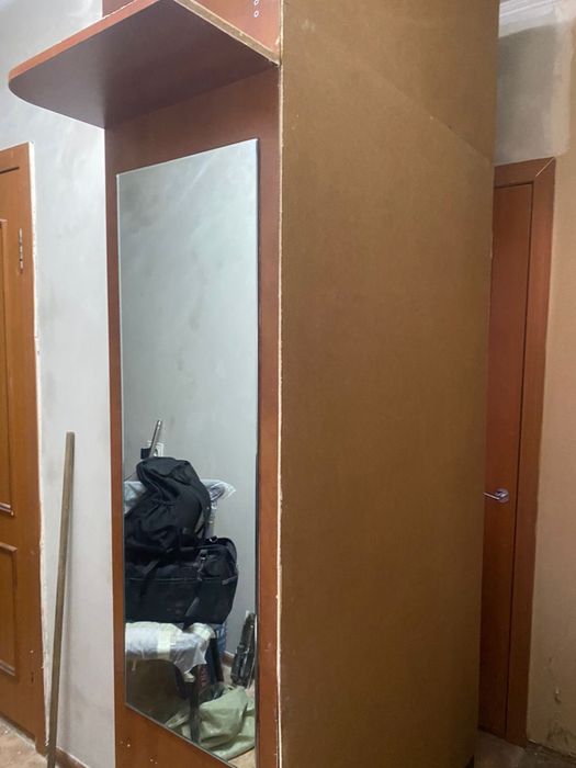 угловой шкаф высокий