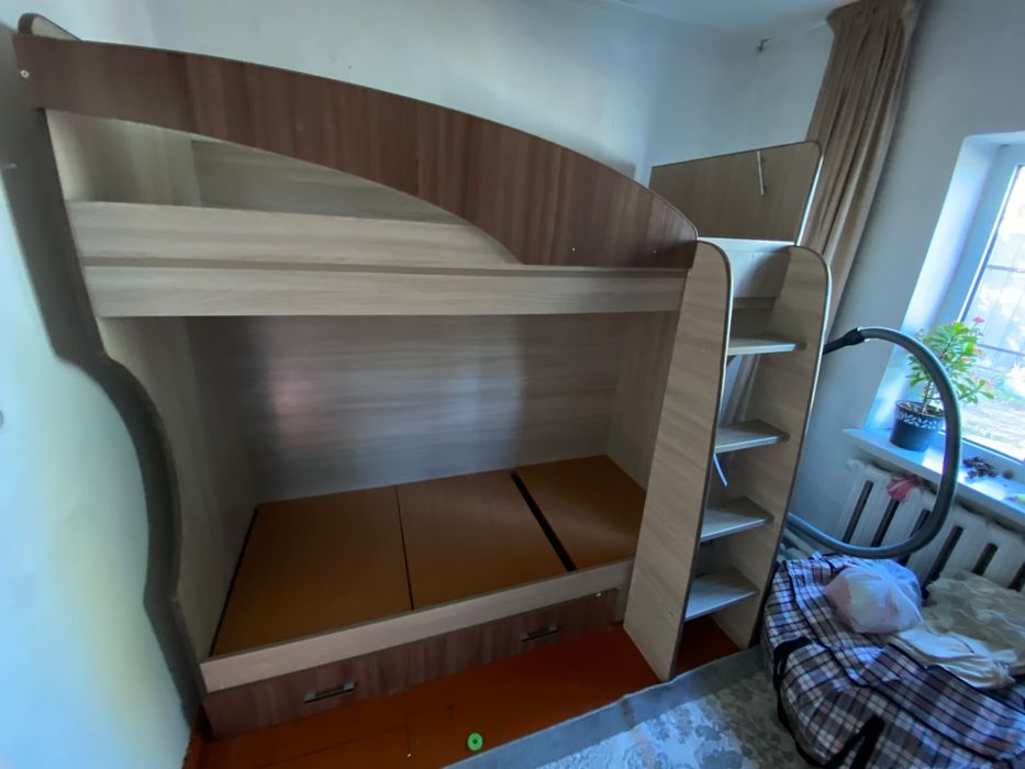 Двухъярусная кровать б/у продам 60 000т