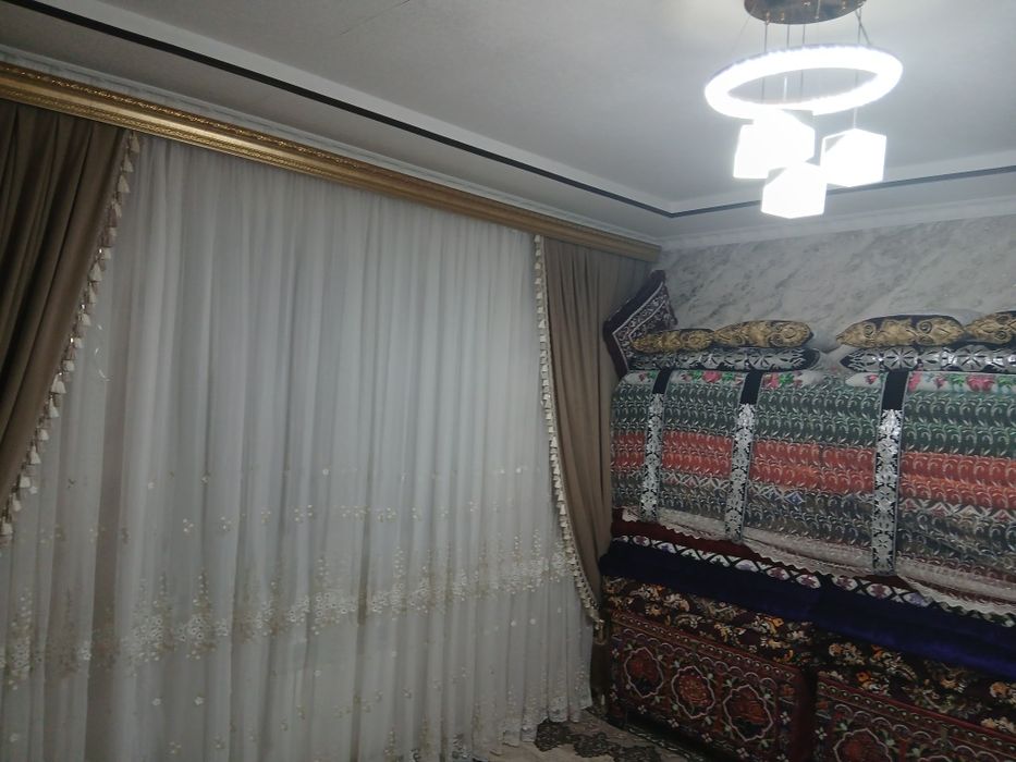 Angor tumani sharq guli mahallasida joylashgan kup qavatli uylar