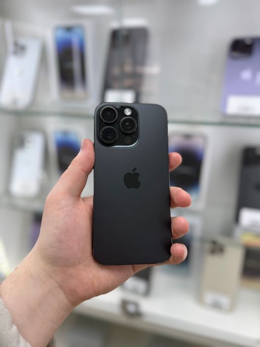 iPhone 16 Pro в черном цвете