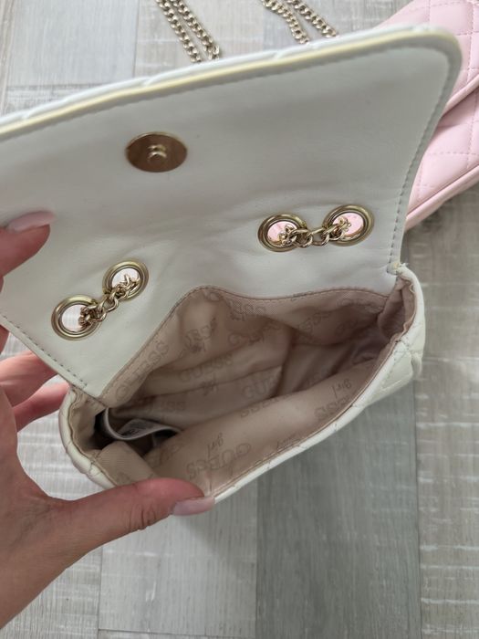 Дамска чанта GUESS