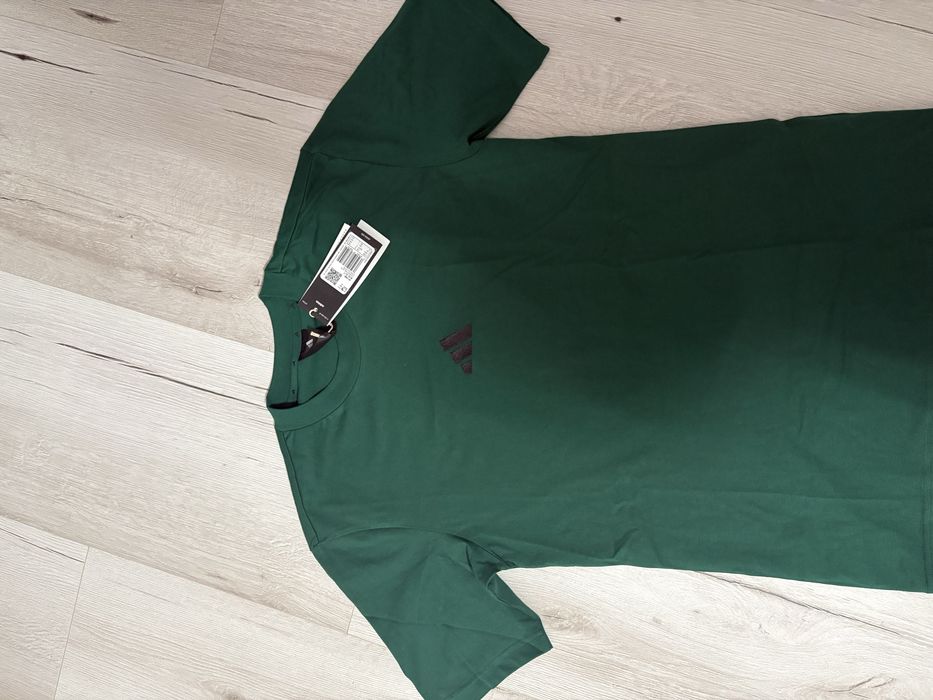 Tricou adidas nou cu eticheta