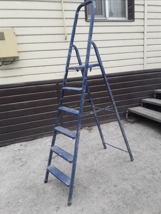 Стремянка б/у синий