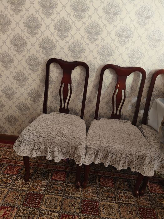 Продам большой стол и стулья