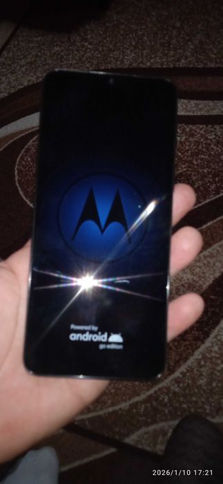 Продавам телефон Motorola e13
