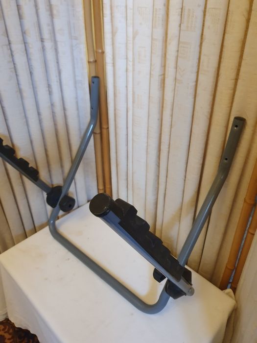 Vând suport biciclete