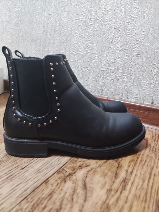 Продам детскую обувь