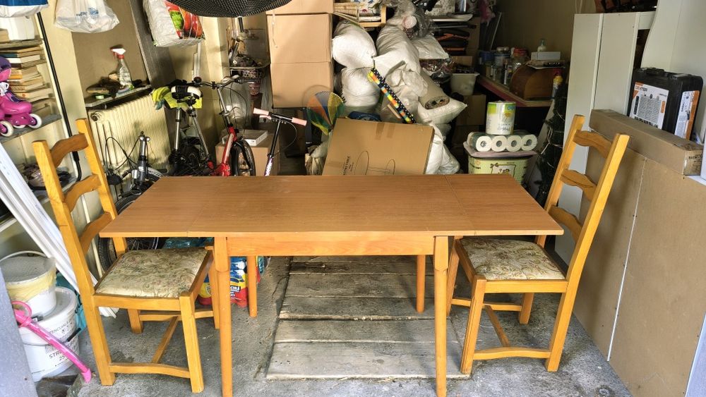 Masa extensibila de bucatarie si scaune bucatarie