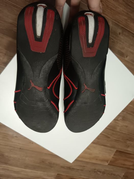 Продам бутсы-кроссовки  Ferrari