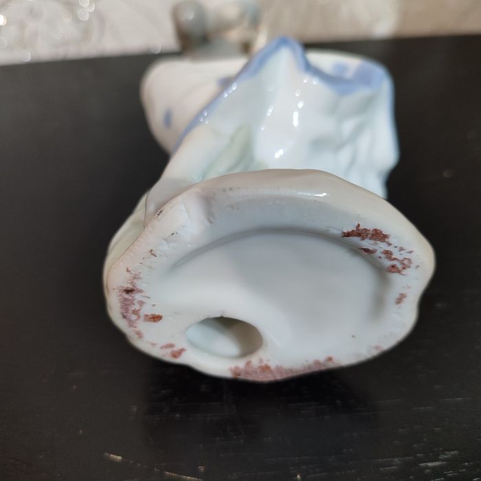 Статуэтка фарфоровая