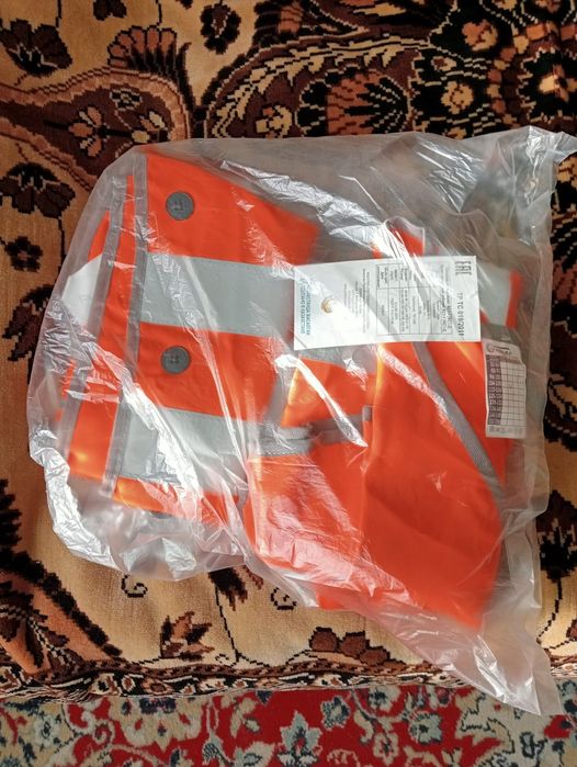 рабочую форма, жилетки, сапоги