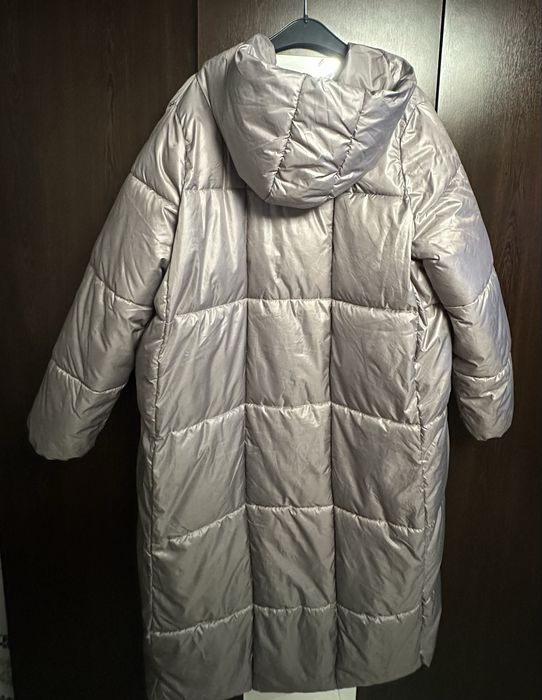 Geacă lungă de damă, design modern și rafinat