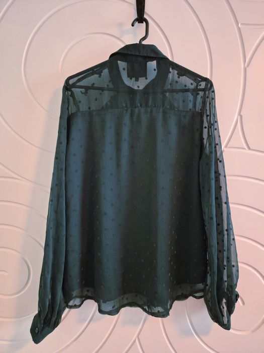 Зелена риза на точки