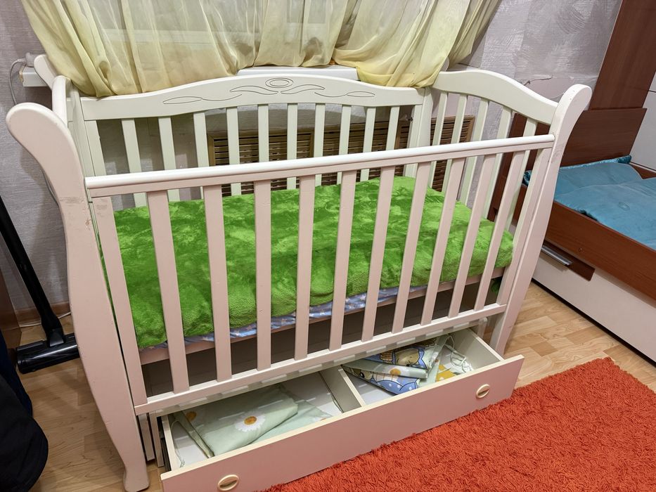 Детская кровать маятник
