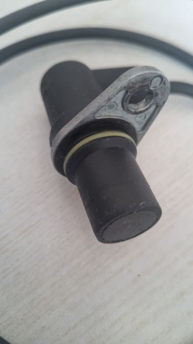 Датчик положения коленвала Opel Omega B 2.L 16v