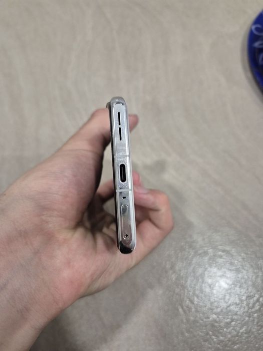 Продам OnePlus 12