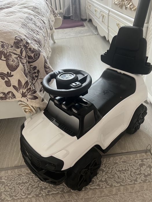 Машина каталка белаЯ