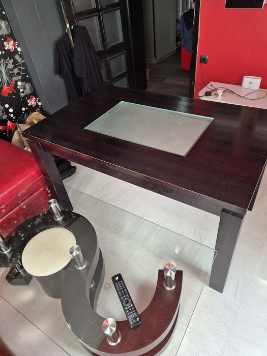 Продавам трапезна маса