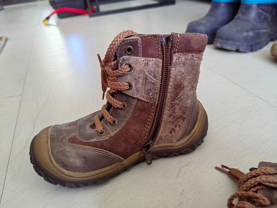 Продавам Нови Детски Зимни Ботуши Колев и Колев номер 26.