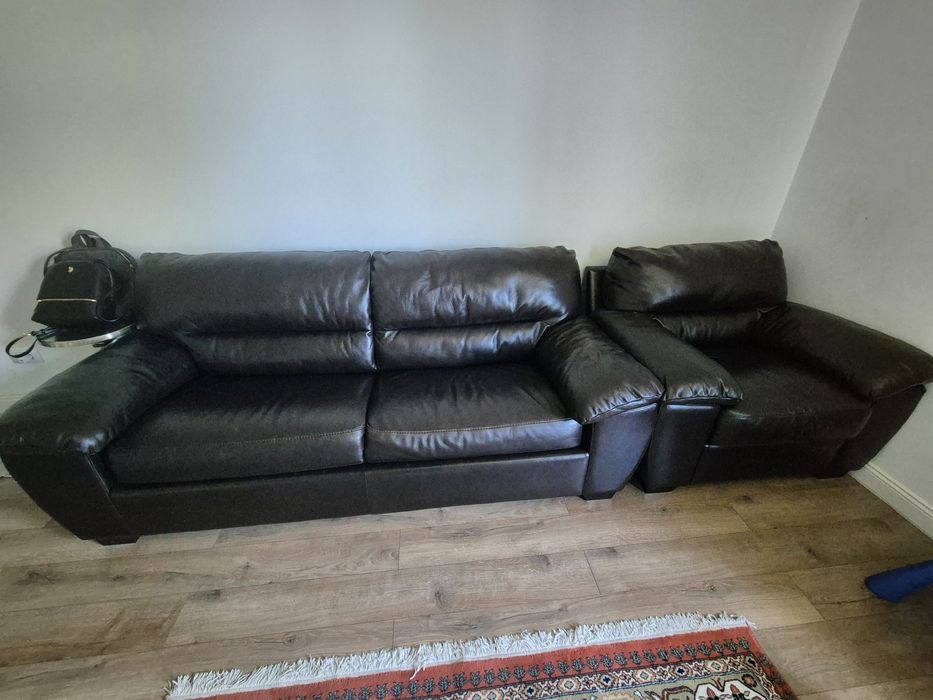 Canapea + fotoliu din piele naturala  maro închis (Wenge) – stare foarte bună