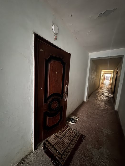 UY SOTILADI SROCHNA 4 qavatli dom 1 qavat bez makler primoy egadan !!!