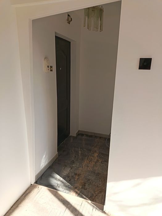 Garsoniera Stadionului  25 M2  se da la alb