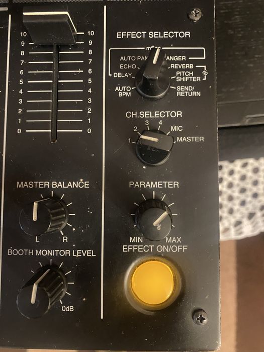 Mixer audio 4 canale cu efecte Pioneer DJM-500