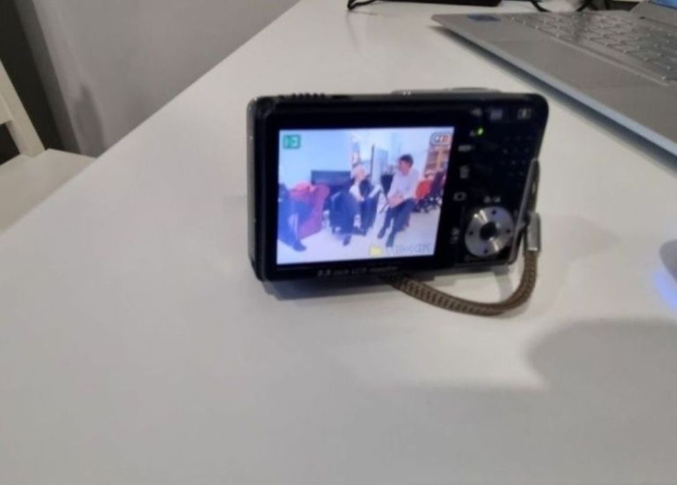 Aparat foto  - camera digitala fara accesorii