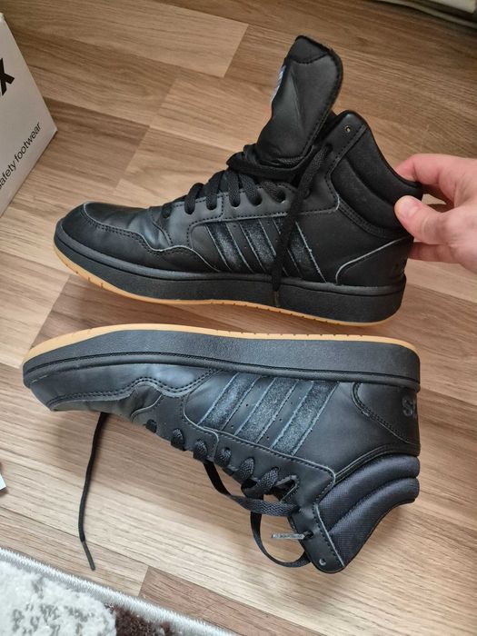 Обувки адидас номер 41