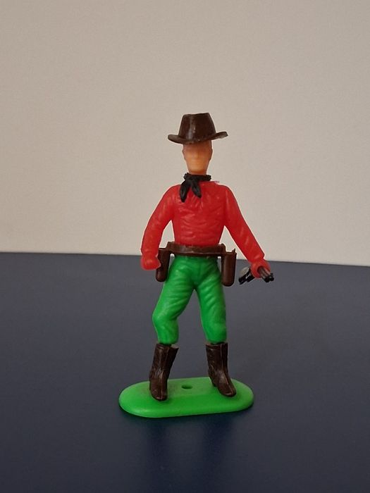 ЛОТ Стари Играчки от Шоколадови Яйца Kinder