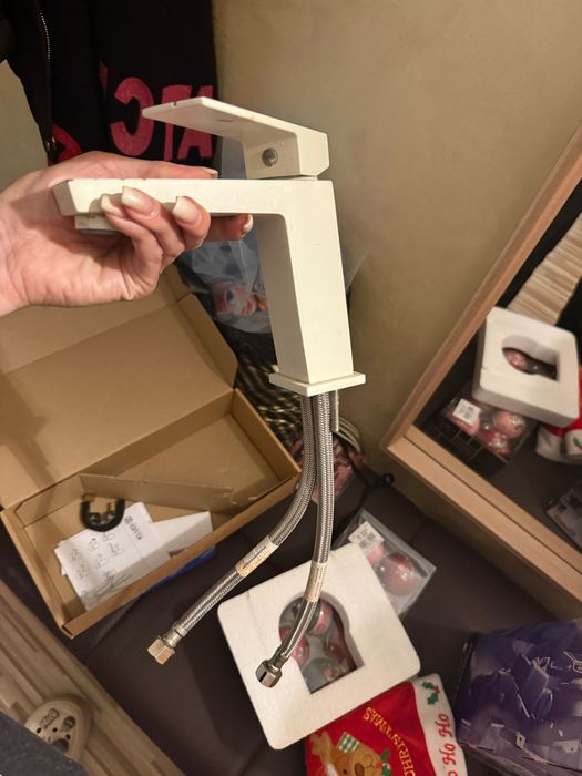 Смесител за баня със забележки,които се виждат на снимките