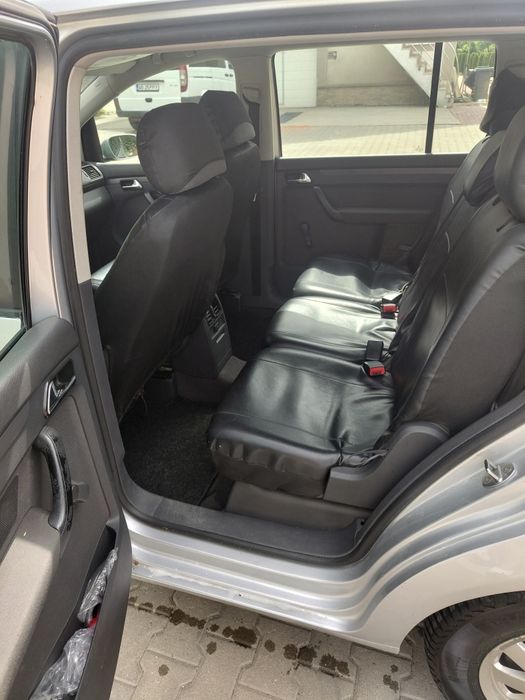 Vând Volskwagen Touran T1