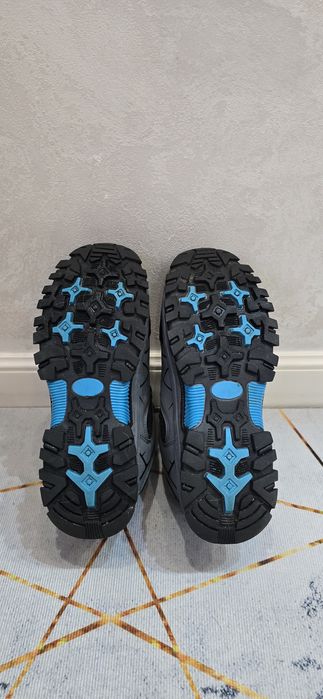 Кроссовки зимние